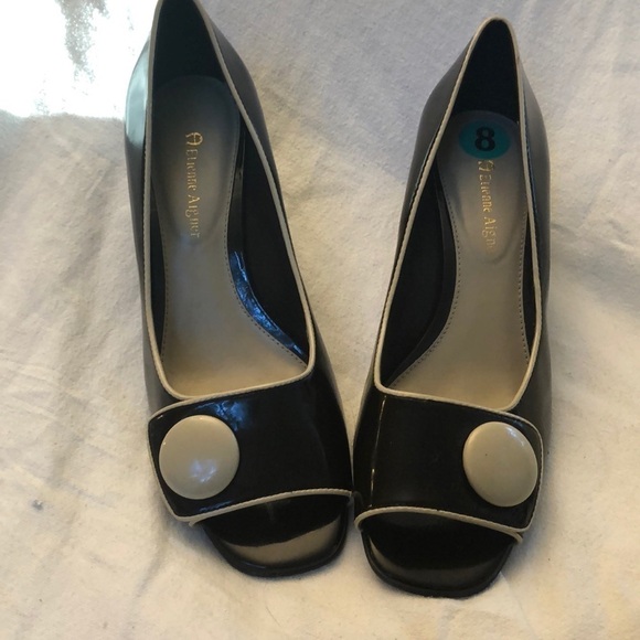 Etienne Aigner Faux Patent leather wedge size 8 - Picture 1 of 10